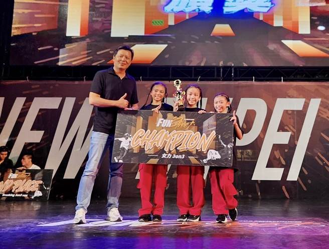 女力3對3冠軍「Rain city girls」。（板橋區公所提供）