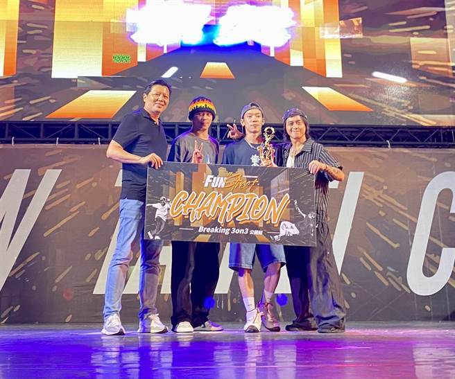 Breaking 3對3冠軍「RawTownBoyz」。（板橋區公所提供）