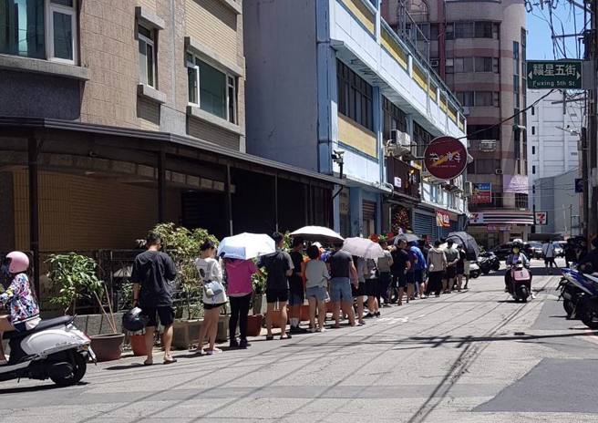 「茶の魔手」中壢福州店開業8天，因店員太累宣布21日店休。（臉書社團桃園都授權提供）