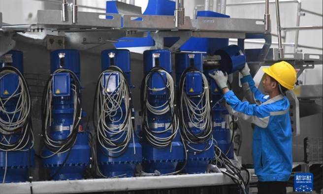 北京外国语大学区域国别经济研究员曲强今天（21日）在《环球时报》撰文称，对经济精准施策，中国找准了方向。（新华社）