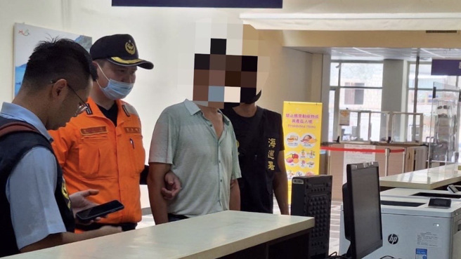 陆男渡海游10hrs到马祖「投奔自由」，一竟是「这身分」。(海巡署提供)