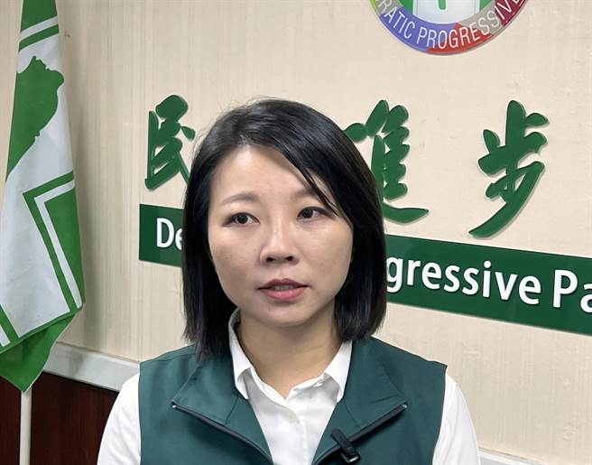 前台南市议长赖美惠涉助理费案被起诉，台南市议会民进党团干事长蔡筱薇虽尊重司法，但也希望现任民代能谨慎处理助理费问题。（洪荣志摄）