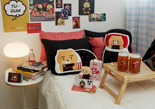 KAKAO FRIENDS夏季限定店快闪Global Mall新北中和，推「Netflix x KAKAO FRIENDS」系列新品，推荐价129元起。（Global Mall提供／朱世凯台北传真）