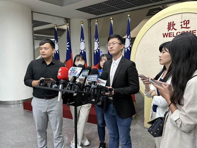 新党台北市议员侯汉廷今宣布参选士林、北投立委选举，该区选举增添变数。（蔡佩珈摄）