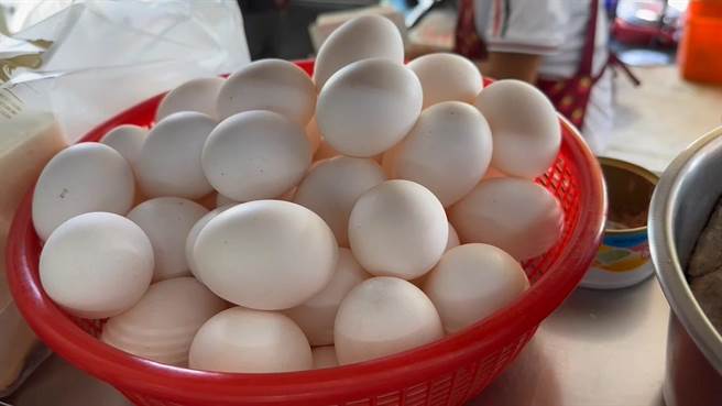 在國中小學將開學下，國內雞蛋需求將會增加。（孫英哲攝）