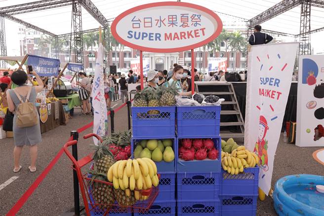 台日水果一次满足，「台日水果夏祭」周末凯道登场。图为去年水果夏祭活动照片。（文化总会提供）