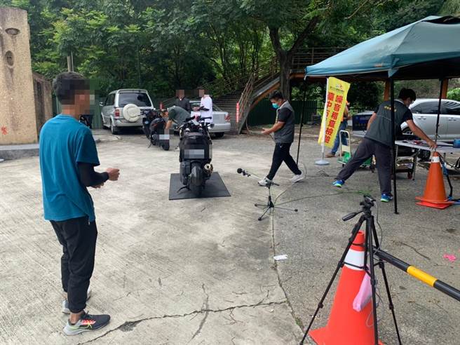 台中市政府警察局太平分局为维护山区安寧秩序及取缔噪音（改装）车辆扰寧行为，针对台136线加强「静城专案」执法与取缔。（太平警分局提供／冯惠宜台中传真）