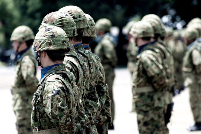 日本防衛省調查發現，自衛隊有上千件騷擾案件，其中超過6成受害者未通報。圖為日本陸上自衛隊資料照。（示意圖／shutterstock）