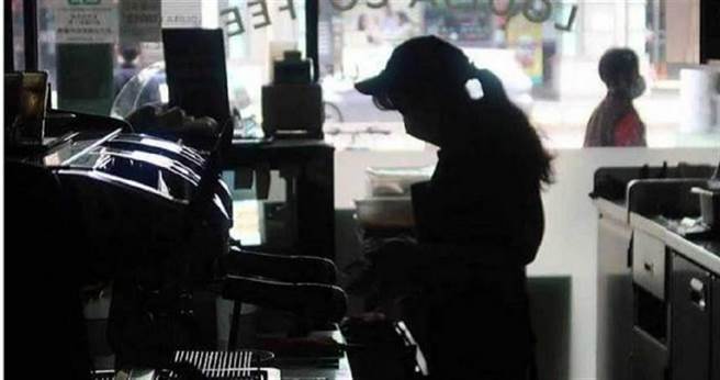 台電鳯山區營業處說明，今（21）日2時17分因四路分歧開關匯流排故障，造成小港區二苓路帶約261戶停電。（本報資料照片）