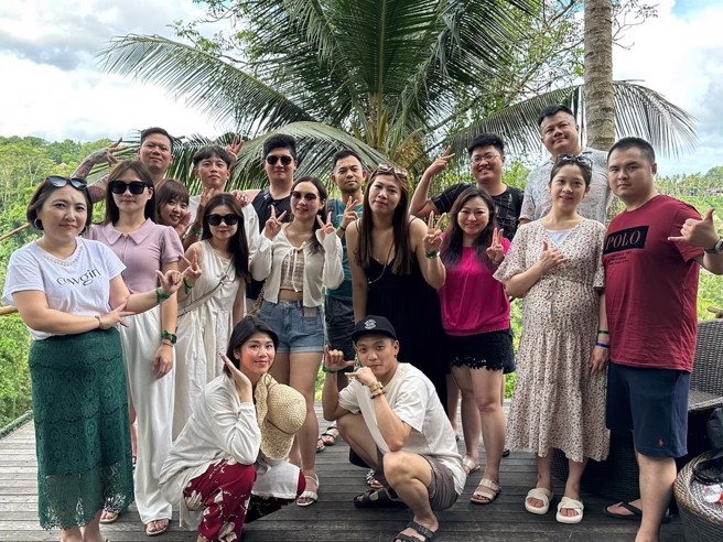 陈文胜提供旗下经纪人完整的教育训练、充足的作业空间，当同仁遇到挫折，也会给予适当建议，协助同仁一步步向前迈进。（图片来源：永庆房产集团）