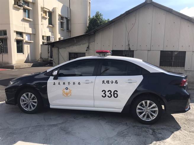 北回化學公司董事長陳芳斌特別捐贈民雄分局北斗派出所1輛全新巡邏車輛。（民雄分局提供∕呂妍庭嘉義傳真）