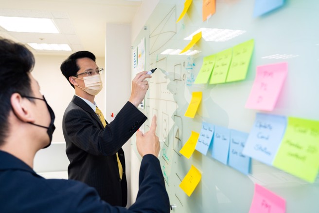 永慶數位和資通訊團隊有將近200人的規模，橫跨多樣數位和資通訊領域，並持續擴大招募。(圖/永慶房產集團提供)