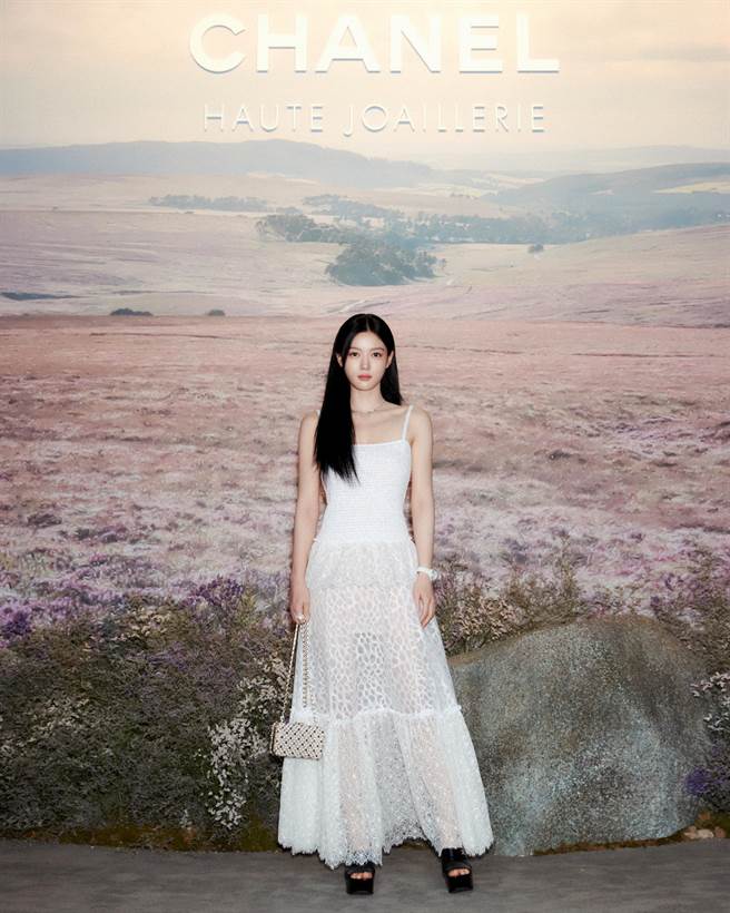 韩国女星金裕贞能演又有高级脸，一身香奈儿仙气飘飘搭配Tweed Ruban珠宝，仙到不行。（CHANEL提供／黄唯淯台北传真）