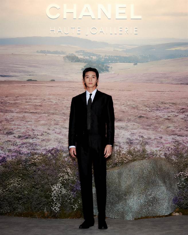 韩国男星朴叙俊近来恋情加温中，从脸上都看的出来他日子过的挺滋润。（CHANEL提供／黄唯淯台北传真）