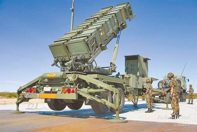 日本防衛省2024年度預算擬提出7兆日圓（約新台幣1.5兆元）以上防衛費。圖為日本部署愛國者三型防空飛彈。（摘自日本防衛省官網）