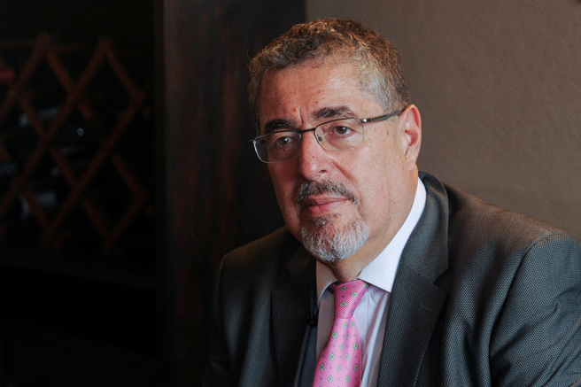 64岁社会学家阿雷巴洛，成为瓜地马拉的新总统。(图/路透社)