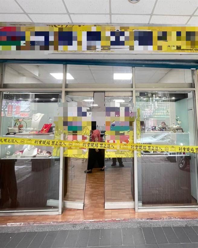 新北市三重区重阳路四段有间珠宝店在今日下午2时30分许发生抢案，抢匪当晚7时许已落网，详细案情仍有待警方厘清。(黄敬文翻摄)