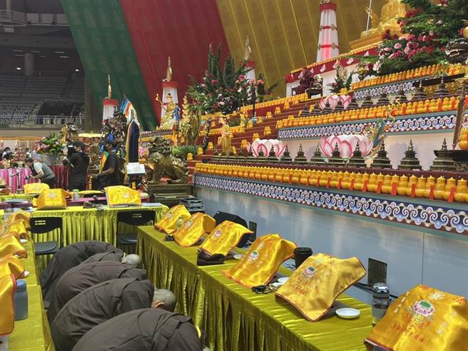 心道法师向民眾开示。（陈梦茹摄）