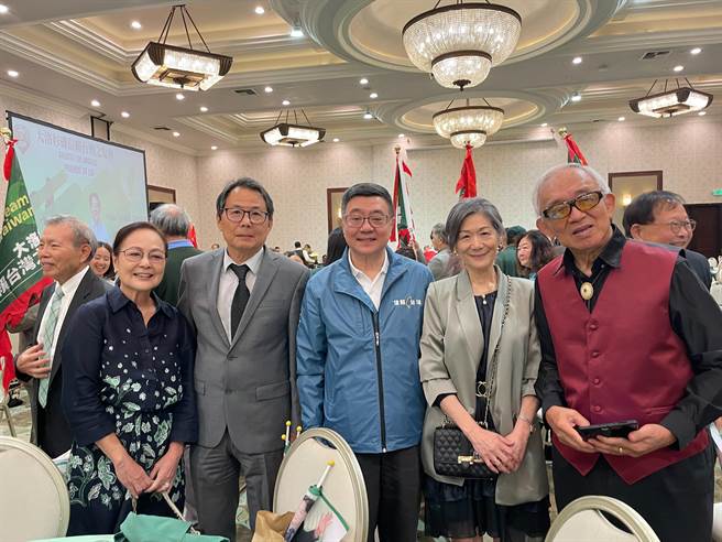 大洛杉矶信赖台湾之友会今举办募款餐会，逾600位支持者到场支持，蔡英文总统四姊蔡瀛如也与会。（赖清德竞选办公室提供）