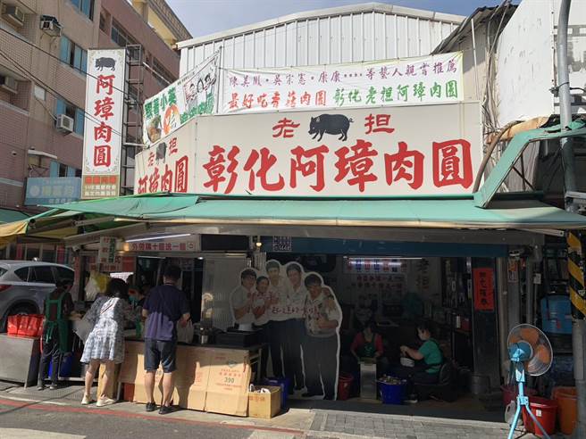 因电影「那些年我们一起追的女孩」暴红的阿璋肉圆，宣布即日起从每颗50元涨价至55元。（民眾提供／孙英哲彰化传真）