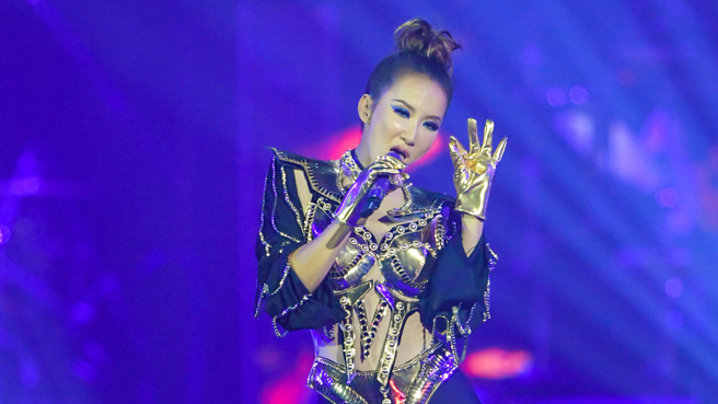 日前离世的歌手李玟生前抗议《中国好声音》的画面引发热议，掀起是否有腐败行为的舆论战。（图／报系资料照）