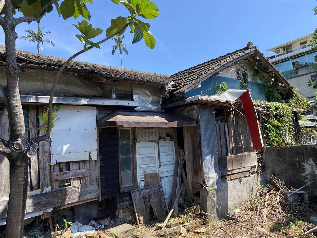 「宜蘭大學民權日式眷舍」，原為舊農校教職員宿舍，目前僅存的是1943年原建3排中間的雙拼式日式木造房舍。（吳佩蓉攝）