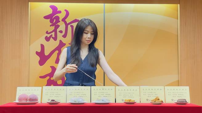 食品药物管理科长杨舒秦指出，豆类制品较容易腐败，所以业者在加工制造时会添加微量食品添加物。（吕健豪摄）