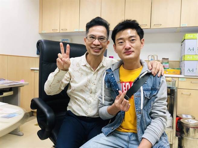 经歷台湾国际医疗援助，玉磊也摆脱龟壳、抬头挺胸展开新生。（中国附医提供／冯惠宜台中传真）