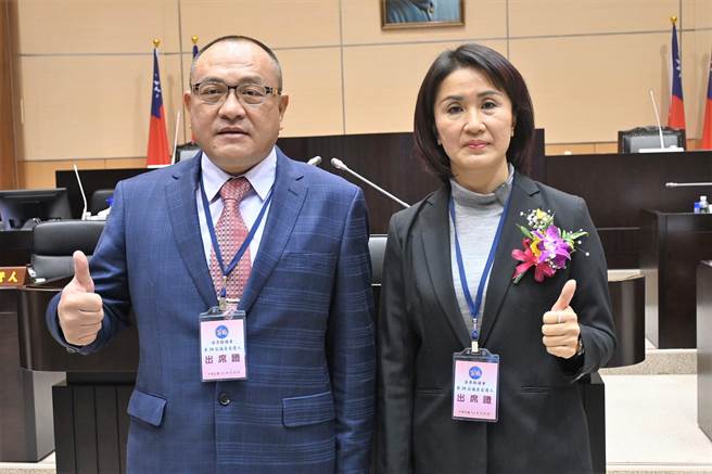 苗栗议长李文斌（左）对于徐耀昌退党表示遗憾。（李京升摄）