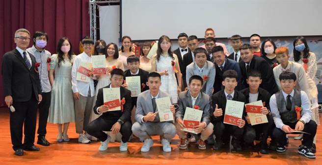 台东体中升学表现亮眼，还有2名毕业生获选中华职棒选手。（台东体中提供／蔡旻妤台东传真）