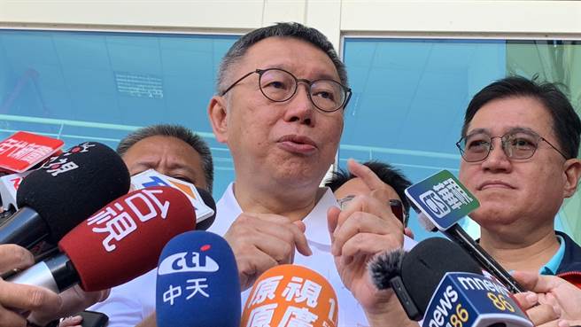 民眾党总统参选人柯文哲针对大陆禁止台湾芒果输入，劝大陆「动作愈多，台湾人心跑愈远！」曾雪蒨摄
