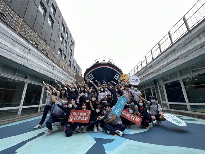 海科館與環境部推「青年綠色旅遊計畫」，自8月24日開始申請，需要15人以上團體，符合資格者每人發1000元。（國立海洋科技博物館提供／徐佑昇基隆傳真）