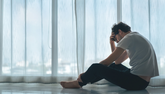 新北国中生案件引起各界关注，网友也分享类似经歷，直言家人被未成年犯罪夺去生命后，还看到对方跟朋友抽菸聊天，他的心就此崩塌。（示意图／Shutterstock）