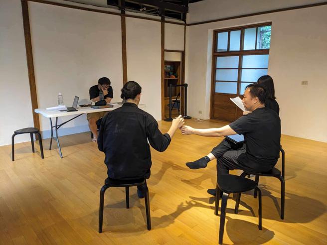 响座剧场《沉  默》于眷村探讨「家」的模样。（图片来源：响座剧场提供）