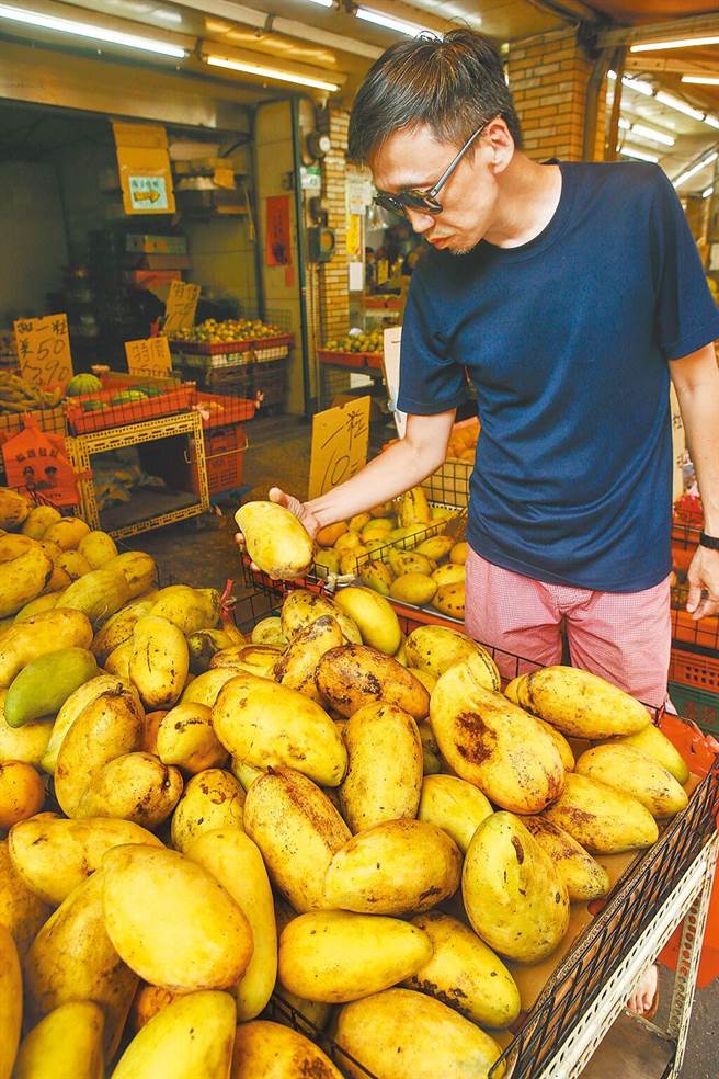 大陆海关总署以防检疫为由，自8月21日起暂停台湾地区芒果输入大陆。（本报资料照／邓博仁摄）