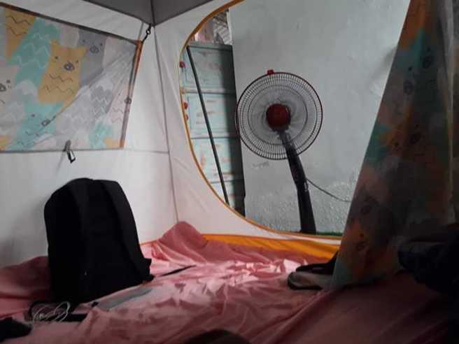 房东还附赠一台电扇。(翻摄自爆废公社公开版)