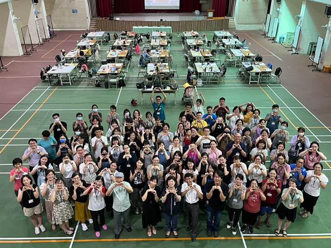 台中市教育局22日起于北屯区陈平国小举办为期4天的第6届国小数学「起承转合」工作坊，吸引全国17县市教师共135位国小数学教师参加。（台中市政府提供／冯惠宜台中传真）