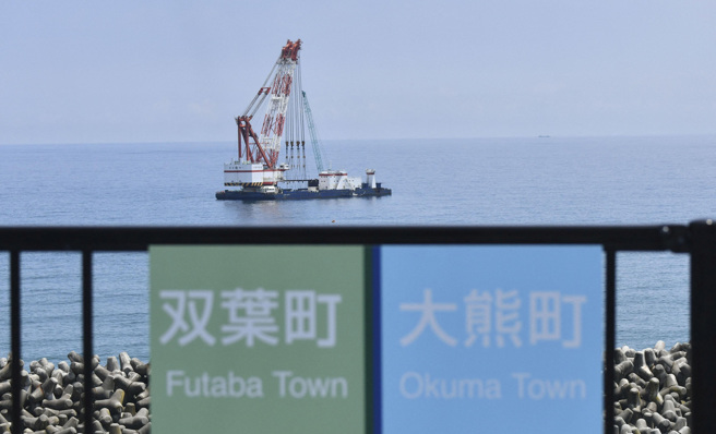 日本政府最快本月24日让福岛核灾的核处理水排放入海。图为预定排放点附近的海岸。（路透）