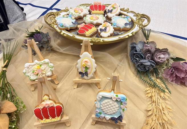 弘光科大食科系陈昱蓁的糖霜饼乾展示、洪嘉璟的鲜奶油蛋糕展示、张妤佳的精致甜点展示、余佳容的精致甜点展示及王登程的精致甜点展示获「2023IAFBC亚洲餐饮挑战赛」夺得5金。（弘光科大提供／潘虹恩台中传真）