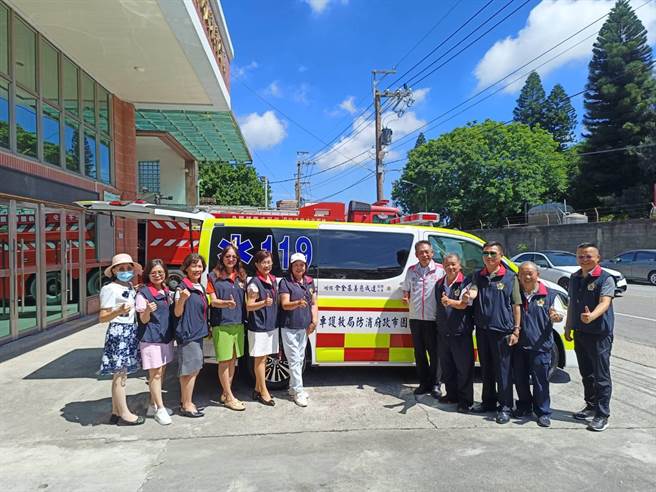 达成慈善基金会第2度捐赠救护车给桃园市消防局，盼帮助更多需要紧急救护的病患。（翻摄照片／蔡明亘桃园传真）