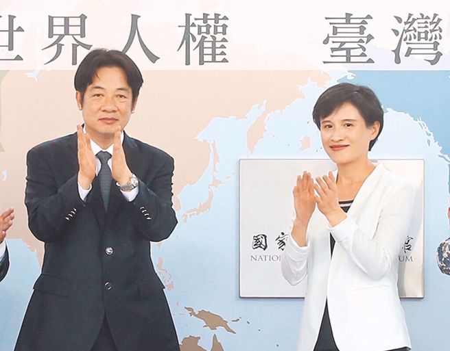 被问到是否担任赖清德(左)副手，郑丽君(右)回应，无选举规划，不分区立法委员部分也没规划。(资料照片)