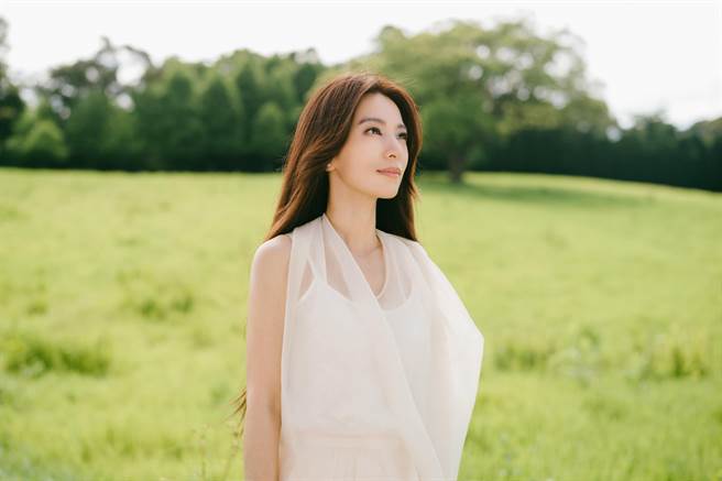 田馥甄日前拍摄新歌MV，特地在大自然中取景。（何乐音乐提供）