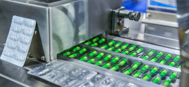 男大生揪同学把饮料店当制毒据点，担心「延毕」影响人生发展，一审后请求法官判交保。（示意图/ shutterstock）