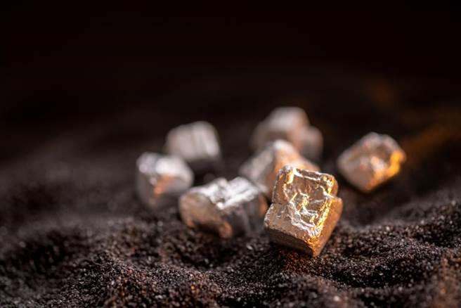 外媒披露，包括一家苹果供应商在内的韩国和中国稀土磁铁公司，正在规画在与中国相邻的越南设厂。（示意图／shutterstock）