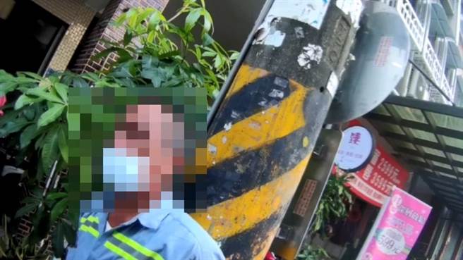 58岁的戴姓男子21日面部潮红的骑在路上，由于酒味太过明显，戴男马上遭到员警拦查。（高市凤山分局提供／杨舒婷高雄传真）