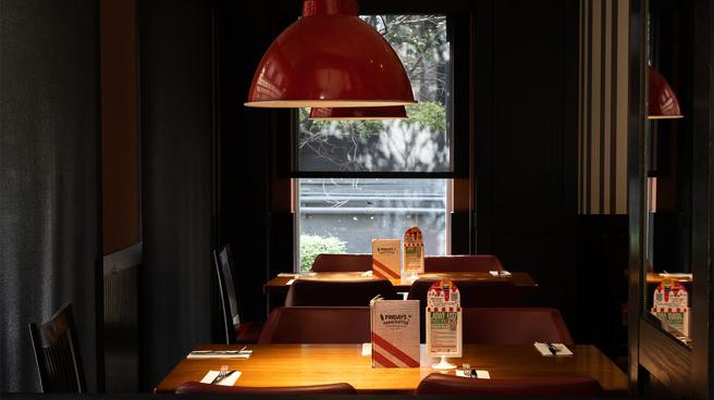 美式餐厅市政店《TGIFRIDAYS》外观。（图片来源：日日美食提供）