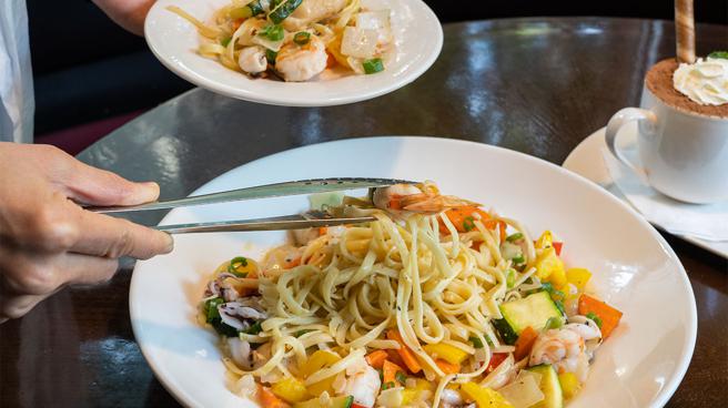 FRIDAYS 期间限定新品，带你用味觉走遍全世界！（图片来源：日日美食提供）