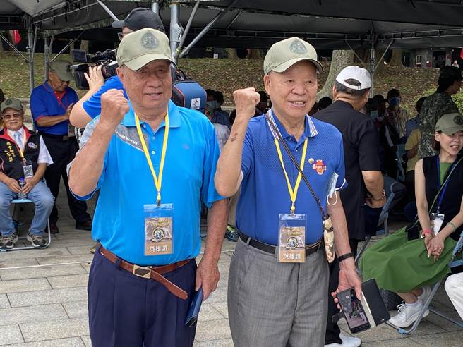 不少老兵在这值得纪念的一天特别重回故地缅怀为国捐躯的先烈们。（于家麒摄）