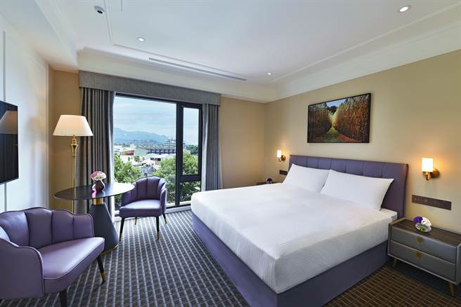 试营运期间，饭店推出超值优惠，原价6600元的房型，含税价1499元；饭店会员最多可再享88折优惠，双人房最低1319元起。(福容徕旅提供)