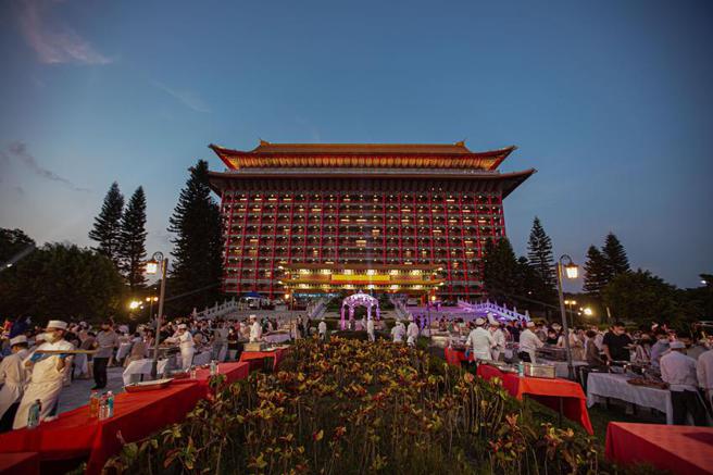 （廣受歡迎的「圓山中秋烤肉趴」，今年再度結合搖滾樂團在9月29、30日連續兩晚重磅推出。圖／圓山大飯店提供）